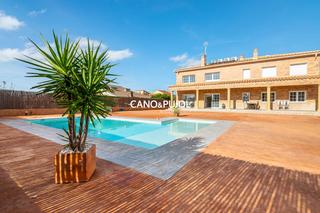 Casa a Can Parellada. Casa unifamiliar con 2 viviendas