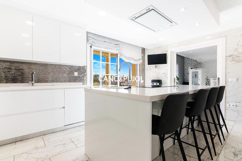 Foto d5a7f0ff-f6e1-454e-bf9a-7abe681ed962. Casa  unifamiliar con 2 viviendas en Can Parellada Terrassa