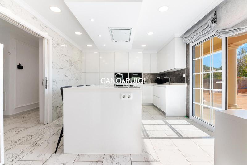 Foto e100b4fb-6987-4481-a8e2-5aa358b2b7aa. Casa  unifamiliar con 2 viviendas en Can Parellada Terrassa