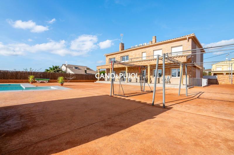 Foto eb9e04cb-81e8-4f2d-85ee-4eed7d5c784c. Casa  unifamiliar con 2 viviendas en Can Parellada Terrassa