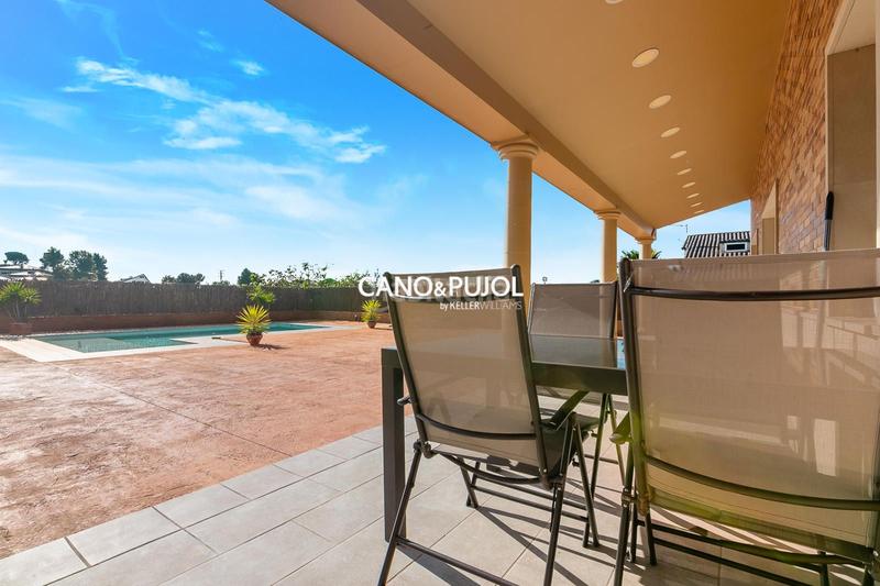 Foto ecd75c98-2e2d-4ea1-bac0-cda879c32599. Casa  unifamiliar con 2 viviendas en Can Parellada Terrassa