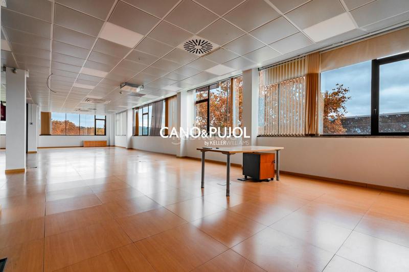 Foto 15b37f14-633b-4bcf-8385-8e2f2f3c9e68. Affitto ufficio con riscaldamento parcheggio in Roquetes-Can Magí Sant Cugat del Vallès