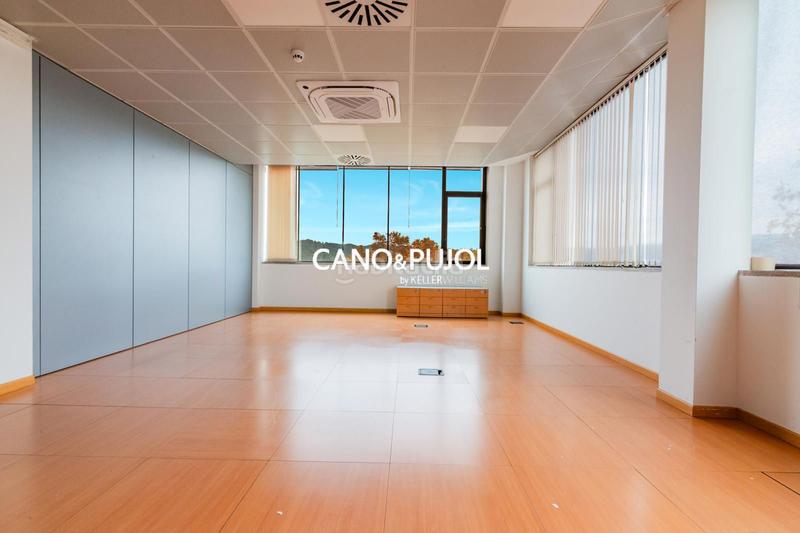Foto 016f9079-968b-4849-8222-acad4913ebb9. Miete büro mit heizung parking in Roquetes-Can Magí Sant Cugat del Vallès