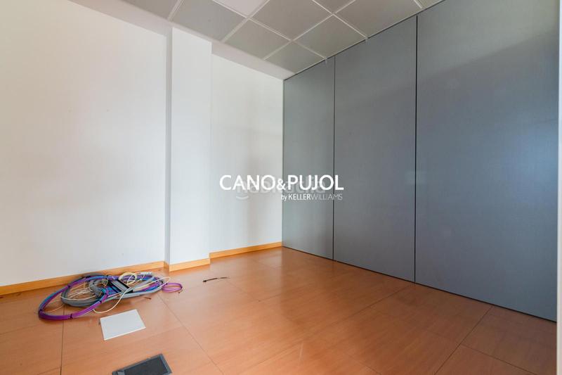 Foto 1bb5c60f-145c-4bcd-8a79-29f2e9f67e61. Rent office space with heating parking in Roquetes-Can Magí Sant Cugat del Vallès