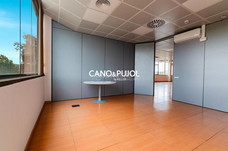 Foto 44042be7-d131-459b-a4a4-b8506ffe97d3. Rent office space with heating parking in Roquetes-Can Magí Sant Cugat del Vallès