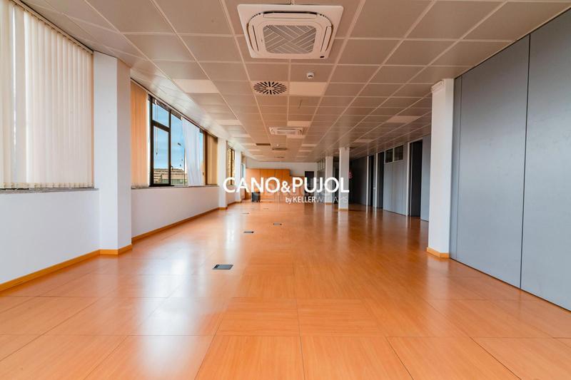 Foto 98b0f7f0-d72a-4481-9479-8dbdbf2d9b0a. Rent office space with heating parking in Roquetes-Can Magí Sant Cugat del Vallès