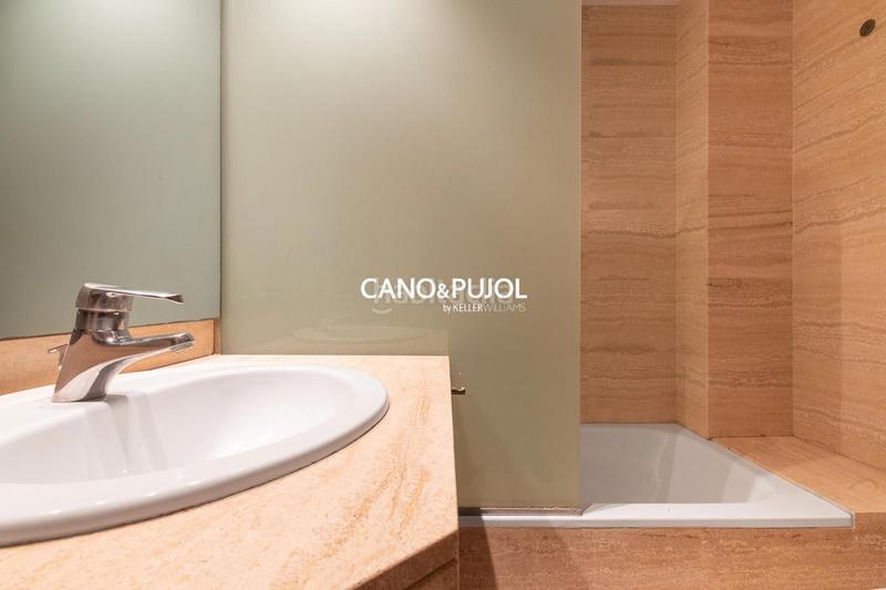 Foto 6cba7acc-7b83-4f0a-b802-a37fb5100316. Location appartement avec chauffage parking piscine dans Terrassa