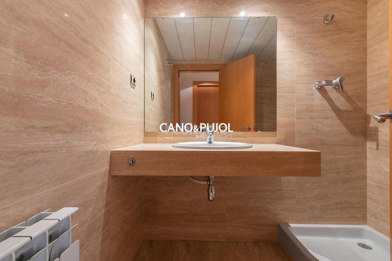 Foto cee1c699-9cfa-40ab-a378-67af36e65c55. Location appartement avec chauffage parking piscine dans Terrassa