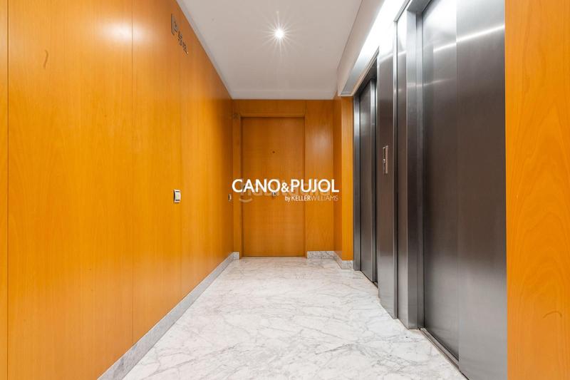 Foto 18069759-54e8-4777-ada8-ee37634e9a32. Miete etagenwohnung mit heizung parking pool in Barri del Centre Terrassa