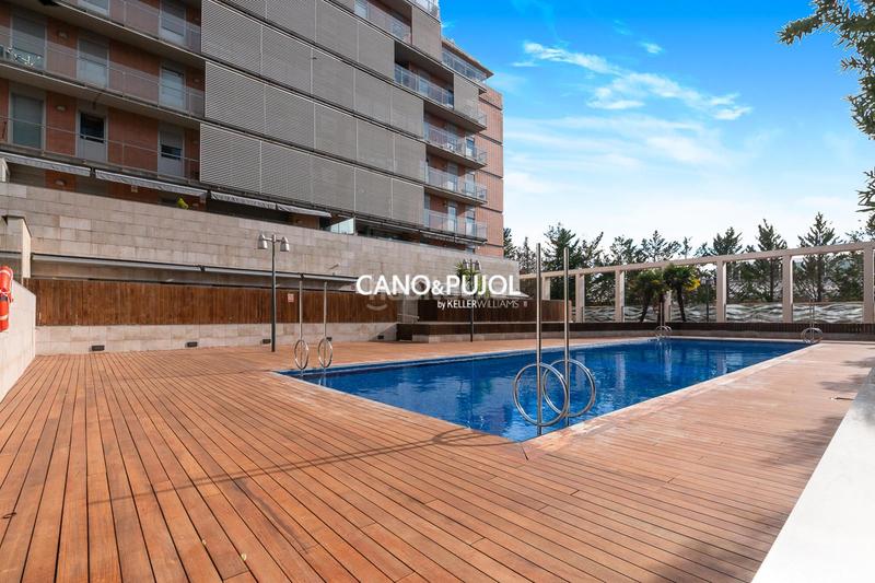 Foto 2dbe1bd0-49ac-4f3f-ae54-acd7a876b6af. Miete etagenwohnung mit heizung parking pool in Barri del Centre Terrassa