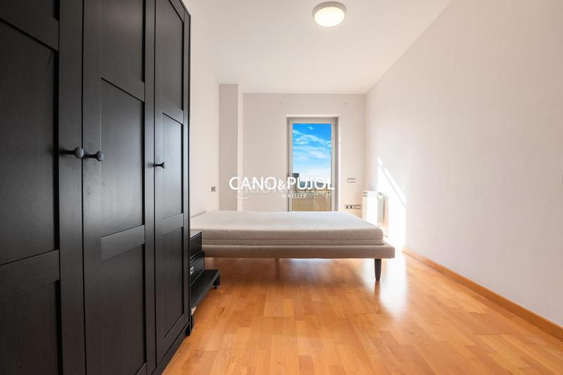 Foto 09618e64-3cd2-47a9-b93f-916a1a404e5c. Rent flat with heating parking pool in Barri del Centre Terrassa