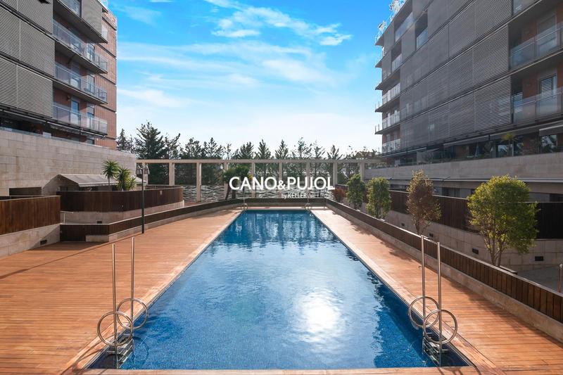 Foto 4a671192-eb47-41bc-899e-ee64e0638492. Rent flat with heating parking pool in Barri del Centre Terrassa