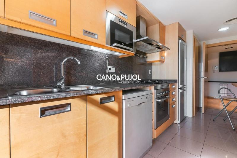 Foto 4a924bff-8376-455d-92d5-1ce4efe3c619. Rent flat with heating parking pool in Barri del Centre Terrassa