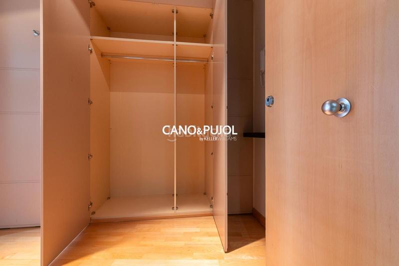 Foto d702f7a6-ed45-4acf-8154-26800461cd51. Rent flat with heating parking pool in Barri del Centre Terrassa