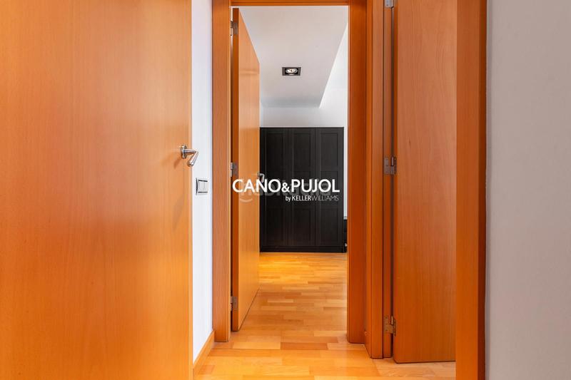 Foto e576cbc0-f182-4dea-b5dd-d439f247c8e8. Rent flat with heating parking pool in Barri del Centre Terrassa