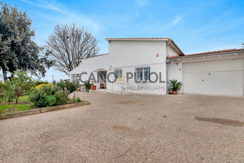 Foto 06081cfc-4b01-46ba-8dc8-ca113f14a1aa. Casa amb calefacció aparcament a La Serreta Rubí