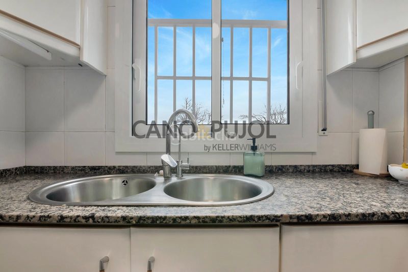 Foto 47e7d9bb-0368-4954-ab99-7f7b1a13f218. Casa amb calefacció aparcament a La Serreta Rubí