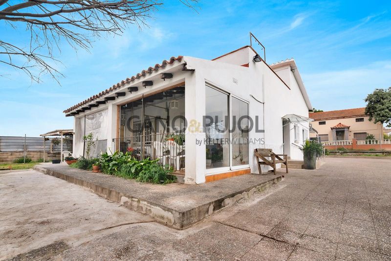 Foto a02f9e29-f75c-47e0-aff4-8a5bf6930c16. Casa amb calefacció aparcament a La Serreta Rubí