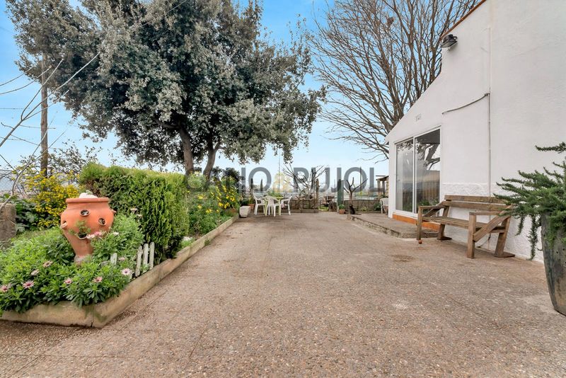 Foto a4ea7eb8-063a-4276-9f3e-2700580b5d90. Casa amb calefacció aparcament a La Serreta Rubí