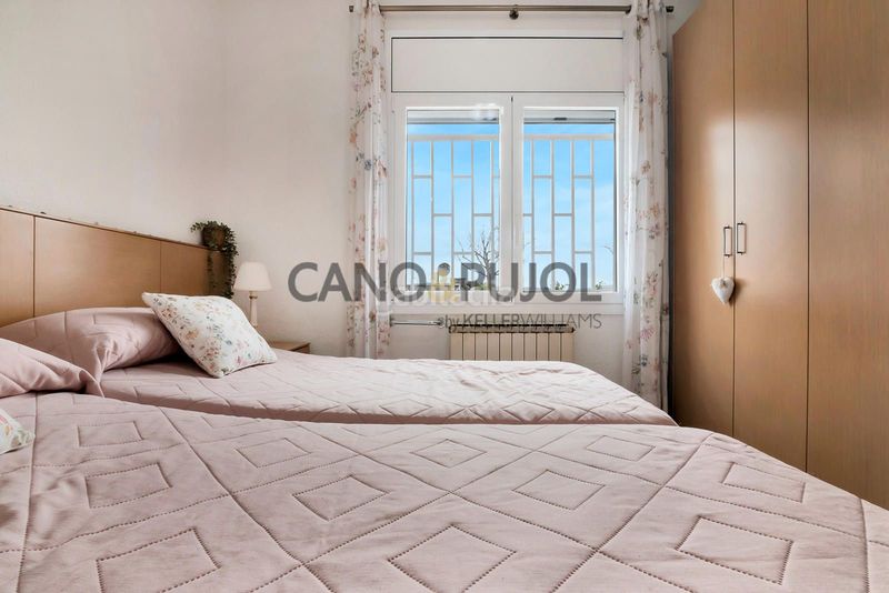 Foto ce421e08-b0c9-428d-a690-d33a14e9e9e0. Casa amb calefacció aparcament a La Serreta Rubí