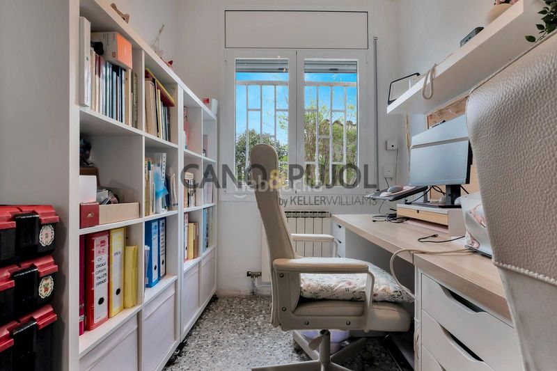 Foto dc8c83a4-b244-45e4-a550-1a0c28721496. Casa amb calefacció aparcament a La Serreta Rubí