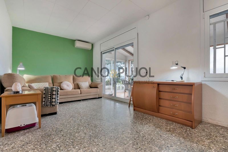 Foto e55cd240-4b71-4cf6-a762-4b1a39f602db. Casa amb calefacció aparcament a La Serreta Rubí