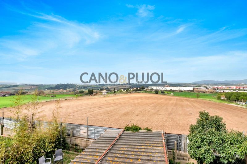 Foto fce32ec2-d908-4257-9d0d-a03273a6be8c. Casa amb calefacció aparcament a La Serreta Rubí
