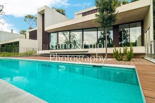Rent House in Golf-Can Trabal. Casa de 541m2 en can trabal.