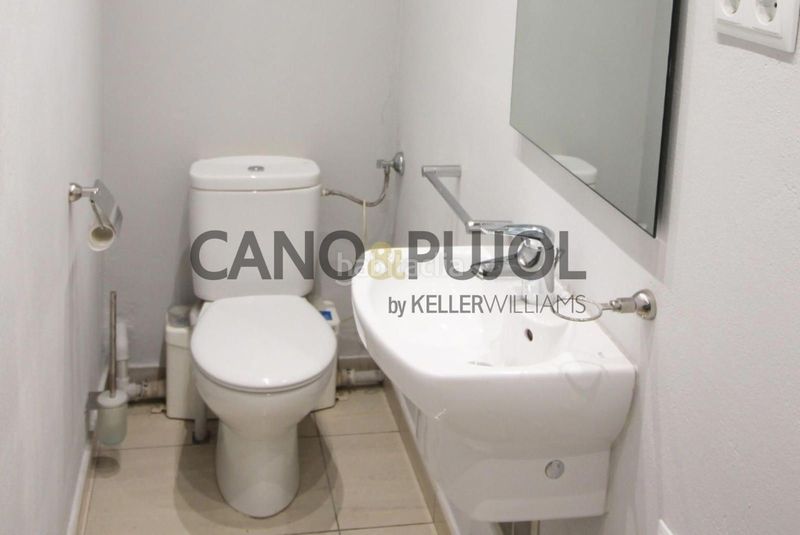 Foto a9e1a9a7-fc58-4f81-9ca7-92330f897e50. Casa amb calefacció aparcament a Centre Badalona
