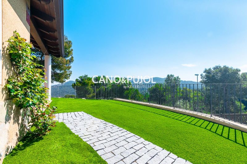 Foto 081415b6-4fdd-4b3e-9bec-f4cbc51ff643. Casa amb calefacció aparcament a Corbera de Llobregat