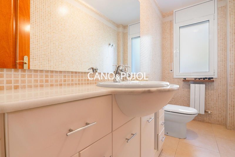 Foto 174777f2-6bba-4432-b23f-a5f7db8bfcf7. Casa amb calefacció aparcament a Corbera de Llobregat