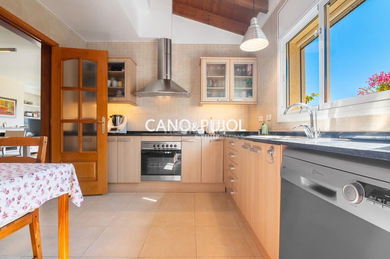 Foto 29814429-0db0-444f-8804-f6ec3176da86. Casa amb calefacció aparcament a Corbera de Llobregat