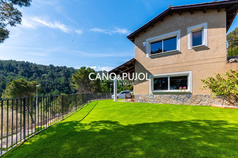 Foto 298f6c01-1f88-439a-9661-58225197a585. Casa amb calefacció aparcament a Corbera de Llobregat