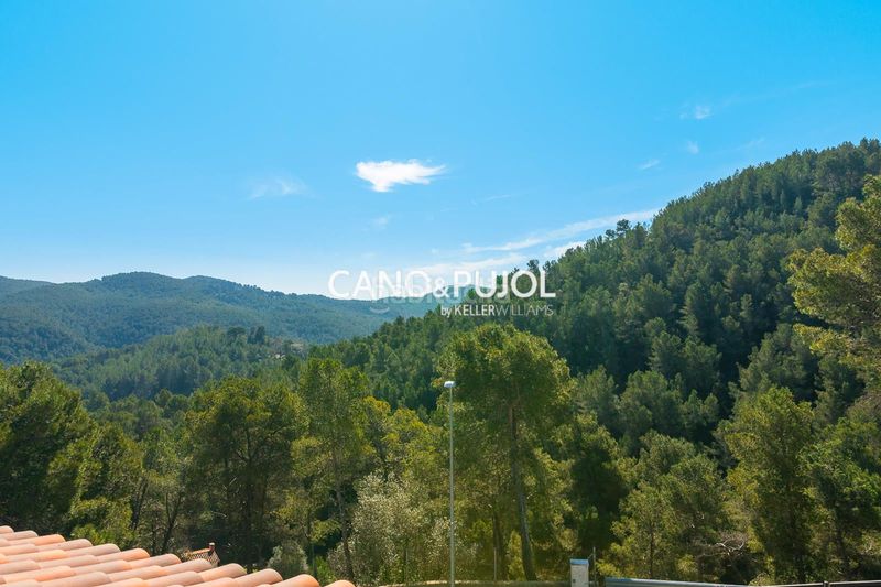 Foto 2a219d67-3a69-4129-825c-082429d1310b. Casa amb calefacció aparcament a Corbera de Llobregat