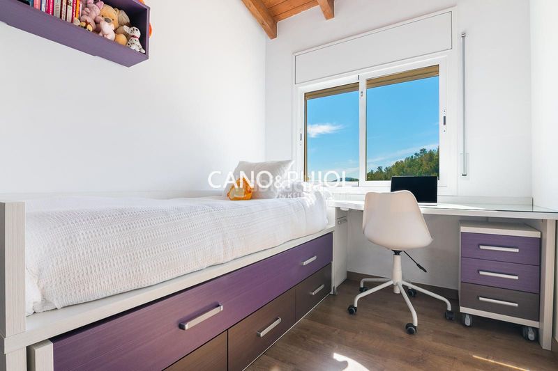 Foto 2bfa2301-3bf8-499f-8252-f94e81201f0f. Casa amb calefacció aparcament a Corbera de Llobregat