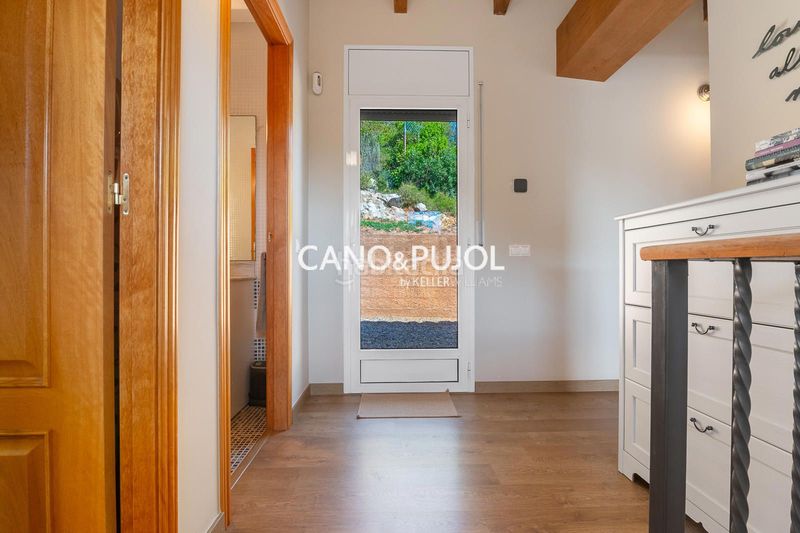 Foto 2ef9083f-e388-4a96-8084-dcb2210b25aa. Casa amb calefacció aparcament a Corbera de Llobregat