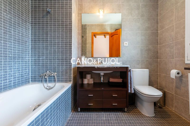 Foto 337f4136-a1f1-46ad-ade6-b95df00a8c80. Casa amb calefacció aparcament a Corbera de Llobregat