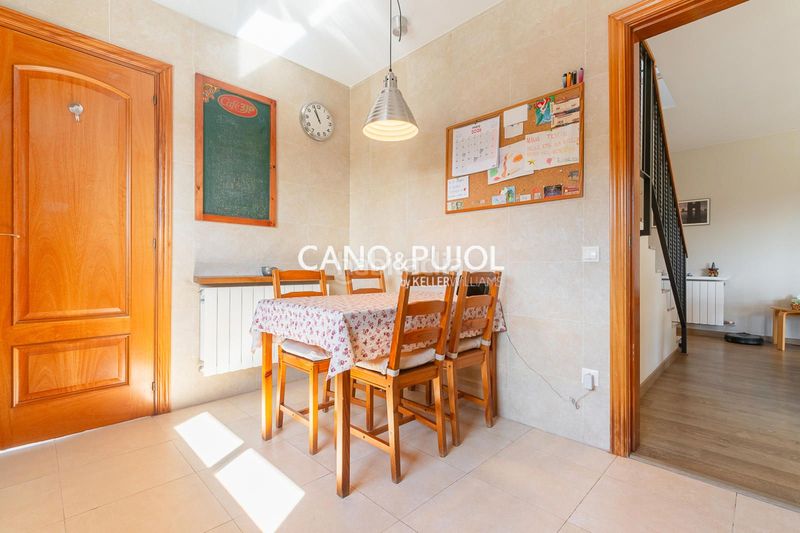 Foto 3743fb58-ab82-4ba4-8f8e-5d29a58ad945. Casa amb calefacció aparcament a Corbera de Llobregat