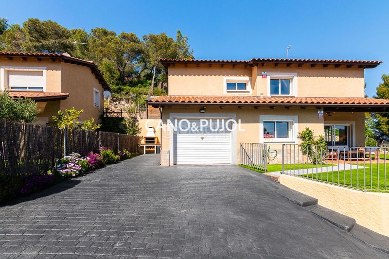 Foto 3b816611-cd4b-4aad-a3cd-96f8648d55db. Casa amb calefacció aparcament a Corbera de Llobregat