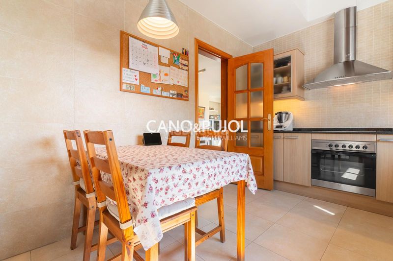 Foto 3d588e95-b3e7-4623-80d1-8263561d114d. Casa amb calefacció aparcament a Corbera de Llobregat