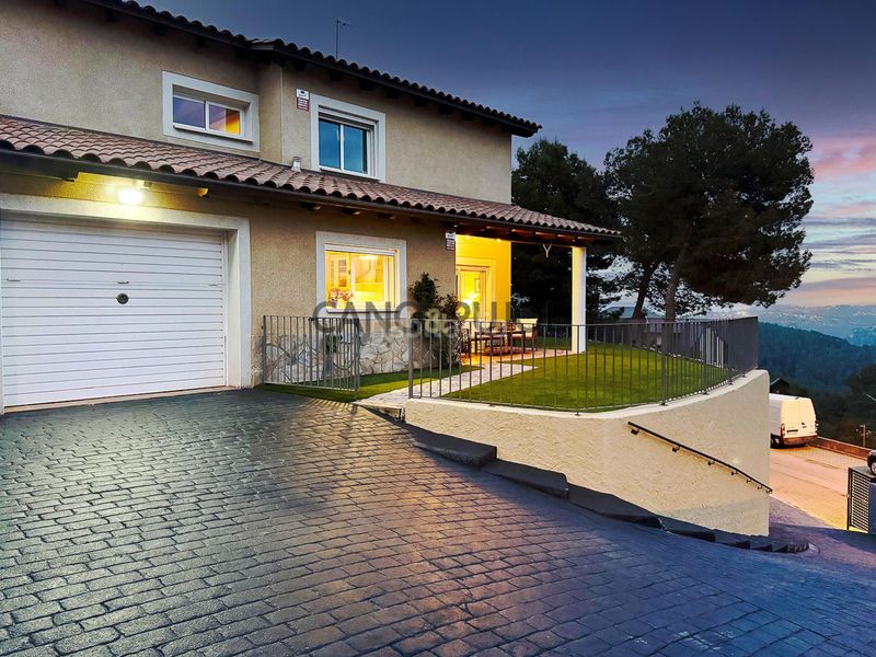 Foto 4052ba30-a813-4063-a887-a6e183ca26e7. Casa amb calefacció aparcament a Corbera de Llobregat