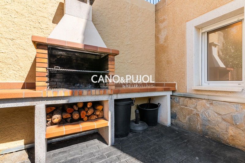 Foto 488bcec4-526e-442d-9baf-ef390644f567. Casa amb calefacció aparcament a Corbera de Llobregat