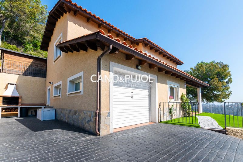 Foto 4f0979de-40e8-4657-a21a-ff2919826f26. Casa amb calefacció aparcament a Corbera de Llobregat