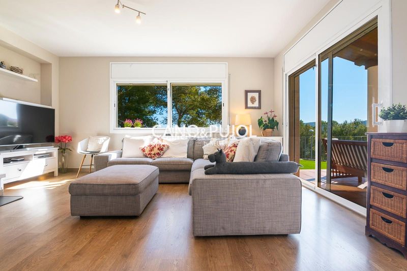 Foto 53388f62-ded5-4eba-9f2a-94ac8620f5f0. Casa amb calefacció aparcament a Corbera de Llobregat