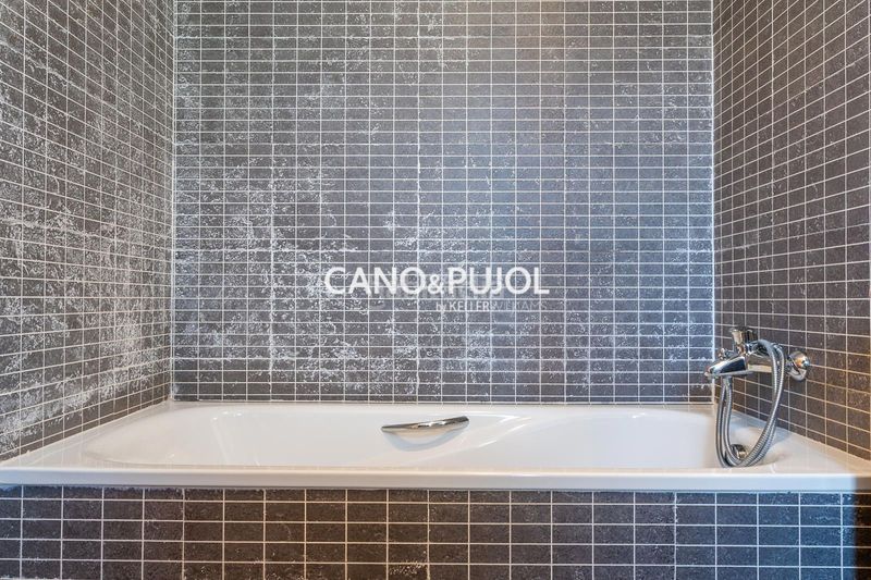 Foto 586eef92-5a6b-44c8-b433-076b2bf3e4ed. Casa amb calefacció aparcament a Corbera de Llobregat