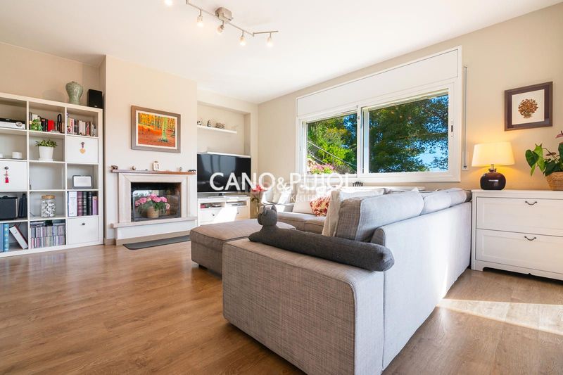 Foto 5c6195ff-e804-411d-84f4-14ccbfcaed4d. Casa amb calefacció aparcament a Corbera de Llobregat