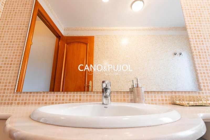 Foto 5cef6fae-a2ed-4ed5-9f90-f45238330612. Casa amb calefacció aparcament a Corbera de Llobregat