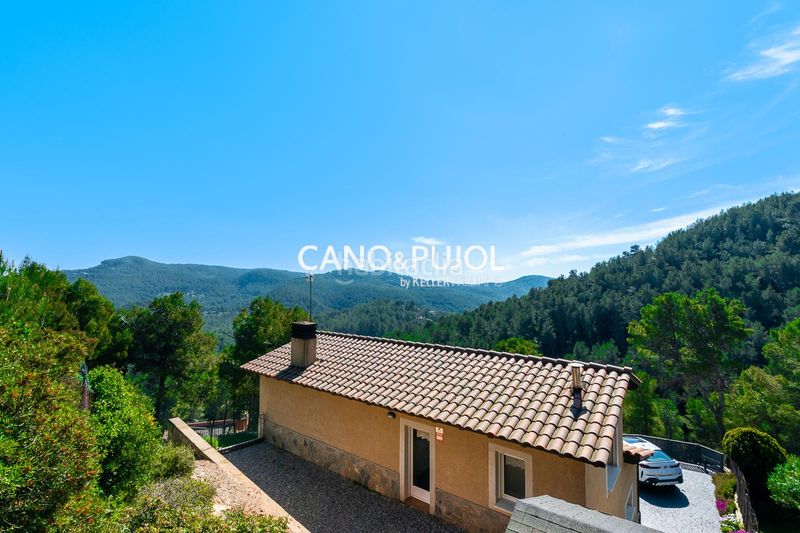 Foto 64a05c30-d306-4d98-a25d-4e00360c6cd3. Casa amb calefacció aparcament a Corbera de Llobregat