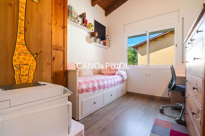 Foto 74ce15e3-db41-4794-8076-29917a13063c. Casa amb calefacció aparcament a Corbera de Llobregat