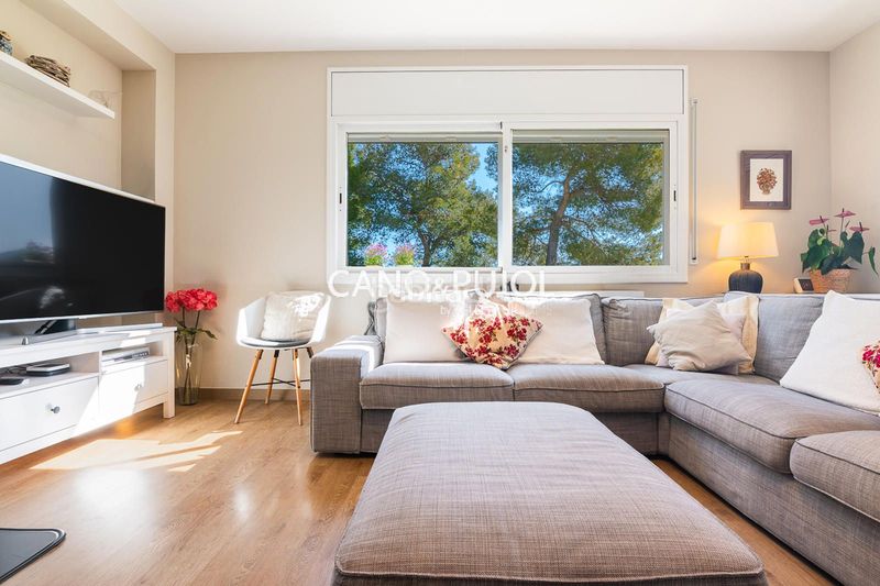 Foto a7876751-5286-4ec9-bc8d-b8796f2a8e99. Casa amb calefacció aparcament a Corbera de Llobregat